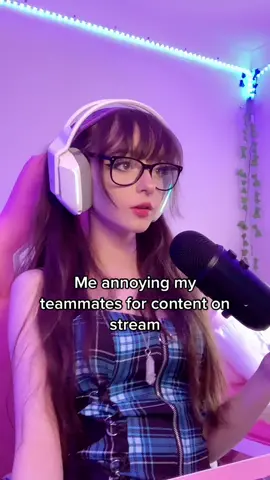 Chat laughing > winning the game (IM LIVE RIGHT NOW LINK IN BIO!)