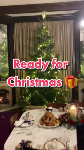 Too early? Never! 🎁 behind the scenes from the @fairfaxandfavor Christmas video 🎄#christmas #labrador #fyp