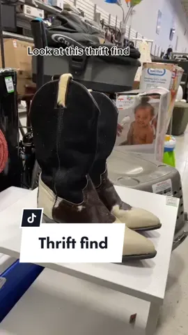 #thriftfinds #cowboyboots #thriftedfashion