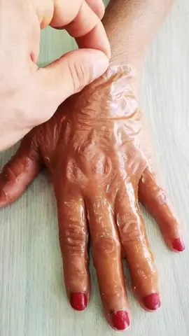 MÁSCARA ANTI IDADE CASEIRA 😱 COMBATE À APARIÇÃO DE LINHAS DE EXPRESSÃO E RUGAS NA PELE 🧙‍♀️🧹 #mascarafacil #combaterugas #linhasdeexpressão