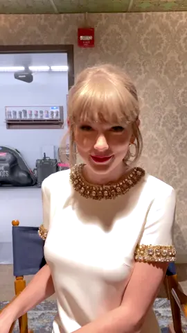 It feels like a perfect night. @Taylor Swift #RedTaylorsVersion