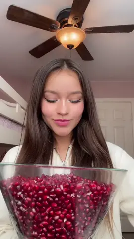 #stitch with @ravipattymobile pomegranate power 😏 #pomegranate #food