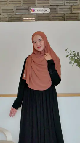 Cocok nih buat style hangout di akhir pekan besok😍 #zayrahijab #tutorialpashmina #pashminatutorial #pashminasyari #gamiscantik #taugasih #gayadirumah