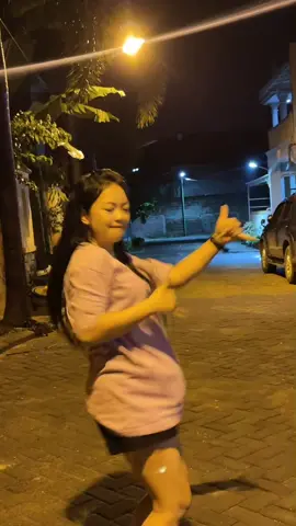 Lagunya asik, kamunya gak asih ah #quatiosquad