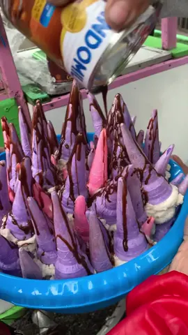 BELI ES CREAM HUJAN HUJAN BIKIN MATA MELEK !