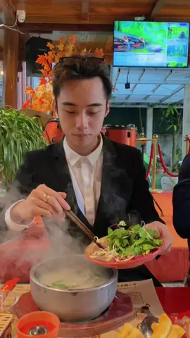 Team phở không hành lên thuyềnnn! =))))))