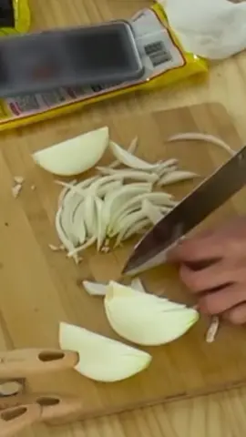 ดูจากการซอยผักก็รู้ว่าป๋าเค้าเป็นคนอ่อนโยนแค่ไหน🧅🥕🥺 #rm #namjoon #김남준 #bts #นัมจุน #บังทัน #ขึ้นฟีด #อย่าปิดการมองเห็น #fyp