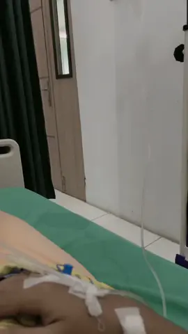 Maksud gua jalan” piknik. Ngapa keluar rumah nginep di rumah sakit🥲