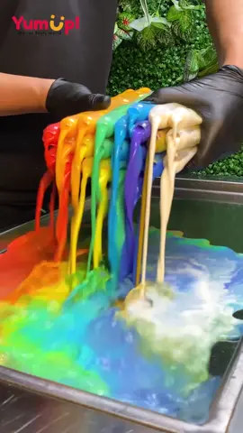Can’t take my eyes off it 😍 #icecreamrolls#LearnOnTikTok#yumup#foryou