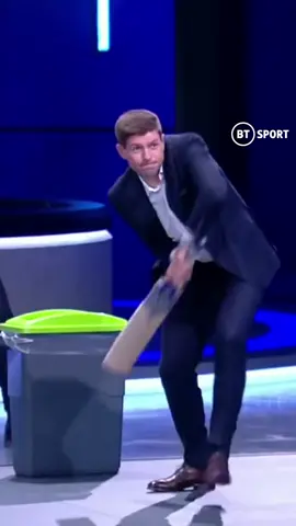 What really goes on in the studio on #UCL nights 🤣 Throwback to Lineker, Gerrard, Lampard, Scholes, and Rio playing cricket 🏏  #football #cricket