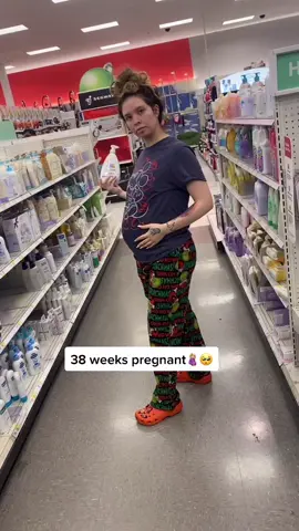 Who’s ready for the baby? 🤰🏼🥺❤️ @maryroseliven #livenfamily #maryroseliven #liven #pregnant #pregnancy
