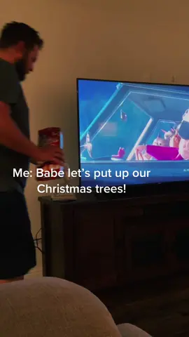 My fiddle leaf is thriving.. #husbandsoftiktok #ROMWEnextgen #christmastiktok #littledebbie
