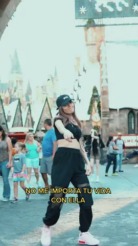 La señora al final 😂😂❤️❤️ ya vamos pa’l millón en YUTU!!🥲😍🔥 sigamos reproduciendo familia 🤍🤍