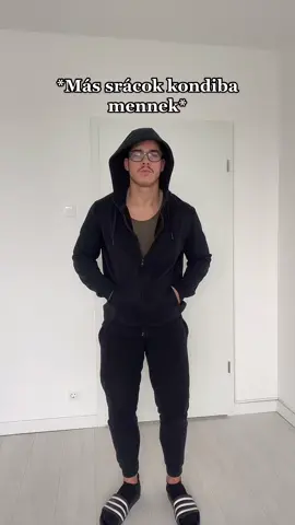 Ti jártok edzeni? 💅🏽 #fyp #foryoupage #foryou #gym insta: stumpfpatrik