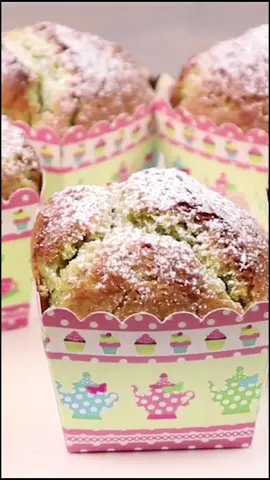 MUFFIN AL PISTACCHIO con CUORE ALLA NUTELLA ❤ Alti, sofficissimi e dal cuore cioccolatoso! #neiperte #dolci #muffin #yummy #igfood #viral pistacchio