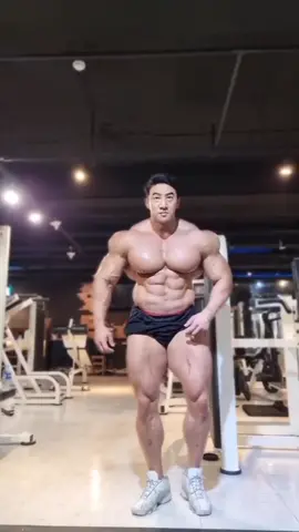 Bodybuilder Hwang Chul Soon #muscle #bodybuilding #gym #hulk #flex #chulsoon #chulsoon2022