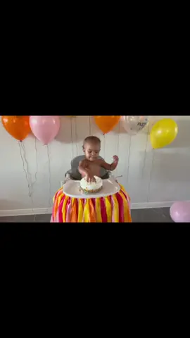 Celebrating Skylar’s 1st birthday 💛💕 click the YouTube icon to watch her birthday vlog #youtube #youtuber #stayathome #stayhomemom #birthdaygirl