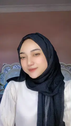 Ga pernah skip kalo urusan bodycare karna asli sesuka itu sama peoduknya @scarlett_whitening #revealyourbeauty #scarlettwhitenning #fyp