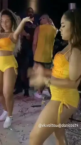 FLEXIONA EM DOSE DUPLA 😎#fyp #aqueridinha #vaibrasil #foryoupage #bregafunk #danicosta #foryou #mctroia #lipinhodantas #danca #show #vitoriakelly