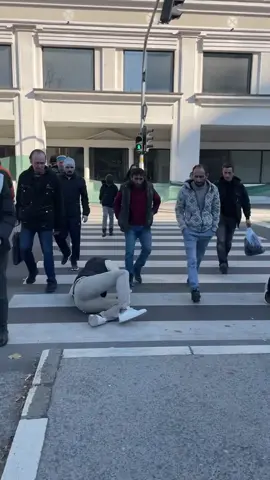 Gde sledece da padnem? 😂 Dosta reakcija, neki su pomogli neki nisu 🥰🤟 Kako sam pao? 1-10? 😂
