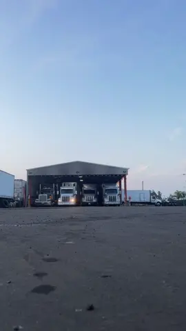 backing a 48 footer feels so weird #foryoupage #viral #trending #waitforit #bigrig #18wheeler #semitruck #trucker #truckerlife #share #funfacts #fyp