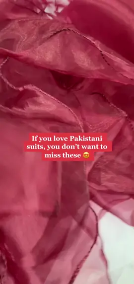 A few sneak peeks! ❤️ #pakistanifashionblogger #islamabadfashion #pakistanistreetwear #pakistanisuitsuk #pakistanistylelookbook #desifashionuk #desi
