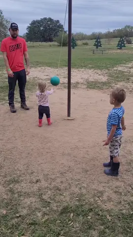 When all you wanted to was play a gentle game of tetherball at a Christmas Tree Farm but your oldest brother has other plans 🤦🏻‍♀️
