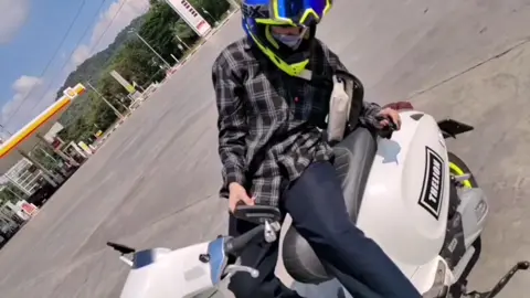 ชอบเวลาที่ได้เป็นตัวเองจริงๆ มันโคตรดีเลยว่ะ🖤#กูขับเวสป้า #ผู้หญิงขับเวสป้า #Memorystory📷 #ไอ้ต้าวไลอ้อน🦁