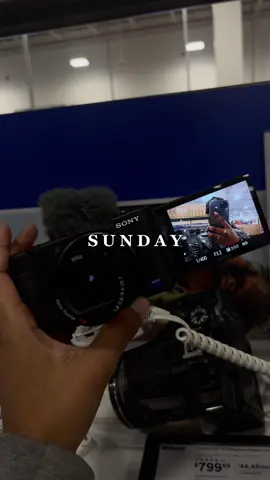 Hey guys 🙂💗, I’m back looking at cameras & I’m loving this water bottle from @Healthish ! #blackgirlminivlog #nyc #luxury #dailyvlog #minivlog #goodmolecules #showertok #healthish