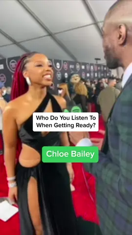 Getting ready with some of our faves 💅 #AMAs #ChloeBailey #EricaBanks #JoJo #AJR