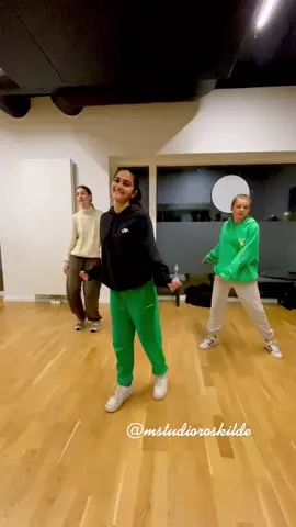 Dans hos M Studio! Skriv mail for prøvetime✨ #fyp #fördig #dancer #tiktokdk #danseskole
