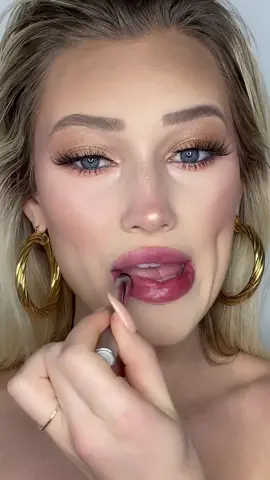 The viral @clinique #BlackHoney is back in stock! Run don’t walk to Clinique.com!! #holidaygifts #CliniquePartner