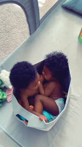 #twins #twinplay Beautiful Day great people ☀️🥰🥰 we are in a sticky situation