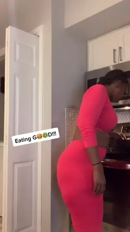 Don’t mind the rolls it comes from eating good.#fypシ #coolestchicintheroom #dontcarewhatothersthink #PlutoTVDecades #MunchiesWithTubi