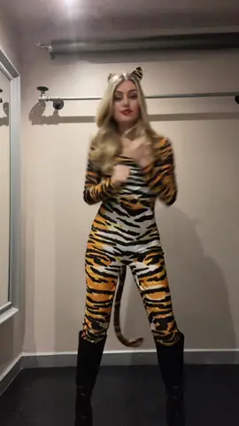 A different way to start the week off.. shooting for morphe suits ✌🏼 #model #fyp #tiger #costume