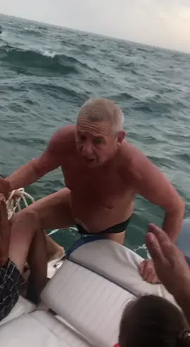спасение в море, спасатели, волонтёры спасатели, люди в открытом море, крушение, спасение, спасатели в открытом море, спасение людей