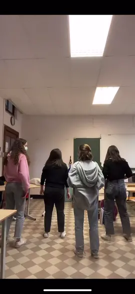Just vibin in the classroom. #fyp #friends #trending #foryou #fypシ #dance #2006 #funny