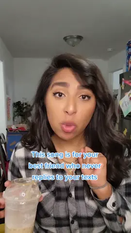 Todos tenemos esa bestie 🤣💀😒 #bestie #mejoramiga #vibing #hispanicsbelike
