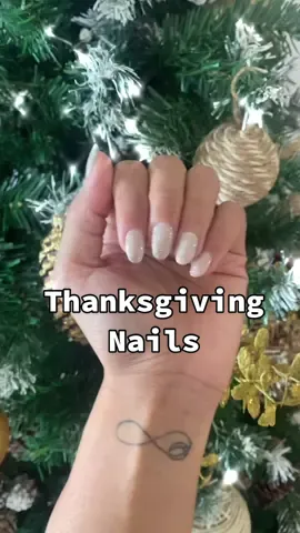 Holiday nails 🤍🤍 #nails #glitternails #TikTokFashion #thanksgiving