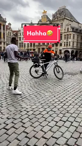 give me my ball👮👮#bruxelle #diallofreestyle #bxllbuddy