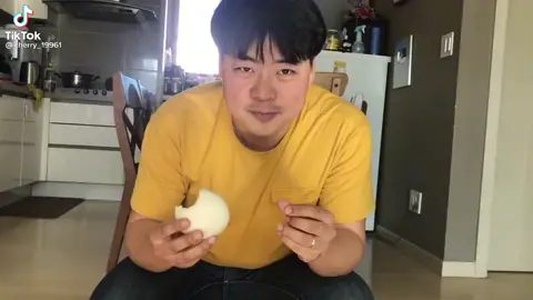 khi ột pa Hh ăn bánh bao, so cute