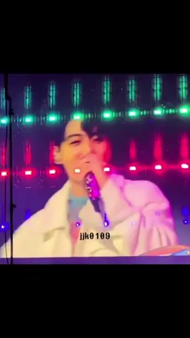 jungkook's reaction when he spun too fast and his glasses went flying 😭🤣#jungkook #ptdconcert #jeonjungkook #ptdlaconcert