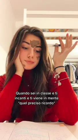 Vi giuro raga mi succede sempre, sembro sc3ma perché rido da sola (ps: scusate per l'argilla in faccia)