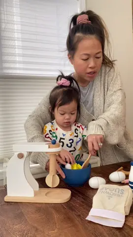 #ad Pretend play is our favourite activity to do together and this baking set from @KiwiCo brings out Bella’s inner baker! #kiwicopartner #kiwico