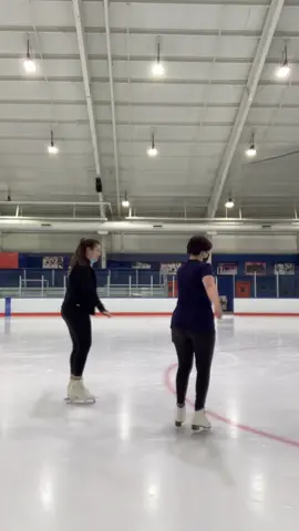 welcome to syracuse university synchronized skating! where no one knows what is going on yet we all ✨synchronize✨ #figureskating #synchro #synchronizedskating #IceSkating #syracuse