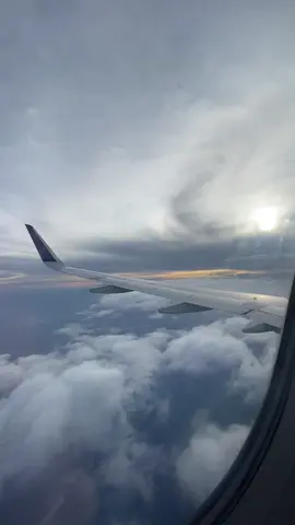 Hal yang kalian inget kalau lagi naik pesawat apa? #fyp #xyzbca #aesthetic #airplane #videomentah #videomentahan #fypシ #fypdongg #pesawat