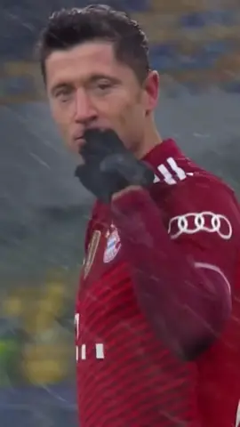 Lewandowski bicycle kick vs Kyiv #bayern #bayernmunich #football #fyp #goals #lewandowski