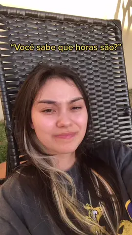 Su nem entendi oq ela falou esotu apenas gesticulando