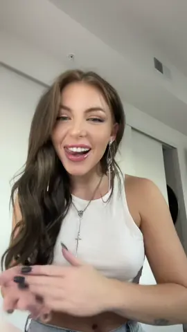 No regular B*tch #makeup #grwm #GiveWithAllYourHeart #AmazonMusicJingleBellTok