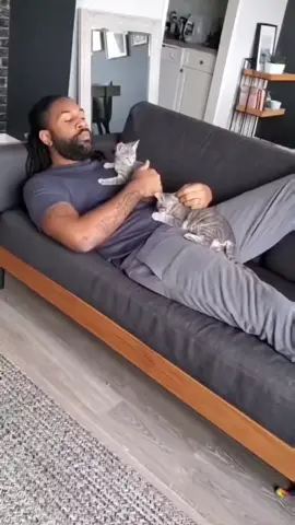 Aww 😻 #read #my #bio